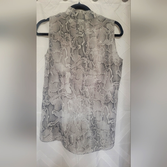 White House Black Market Grey Snakeskin Print Tank Top Ruffle BlouseNWT - Picture 6 of 7